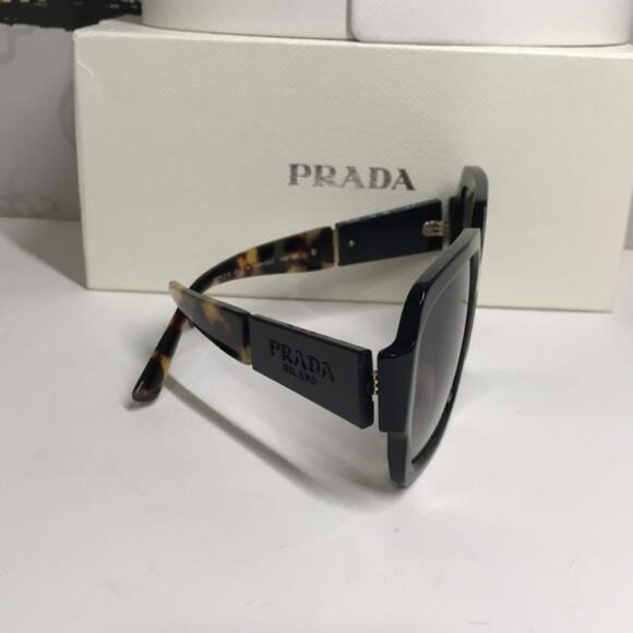New Authentic Prada Black Square Sunglasses SPR 21x 1AB-0A7 - Picture 4 of 14